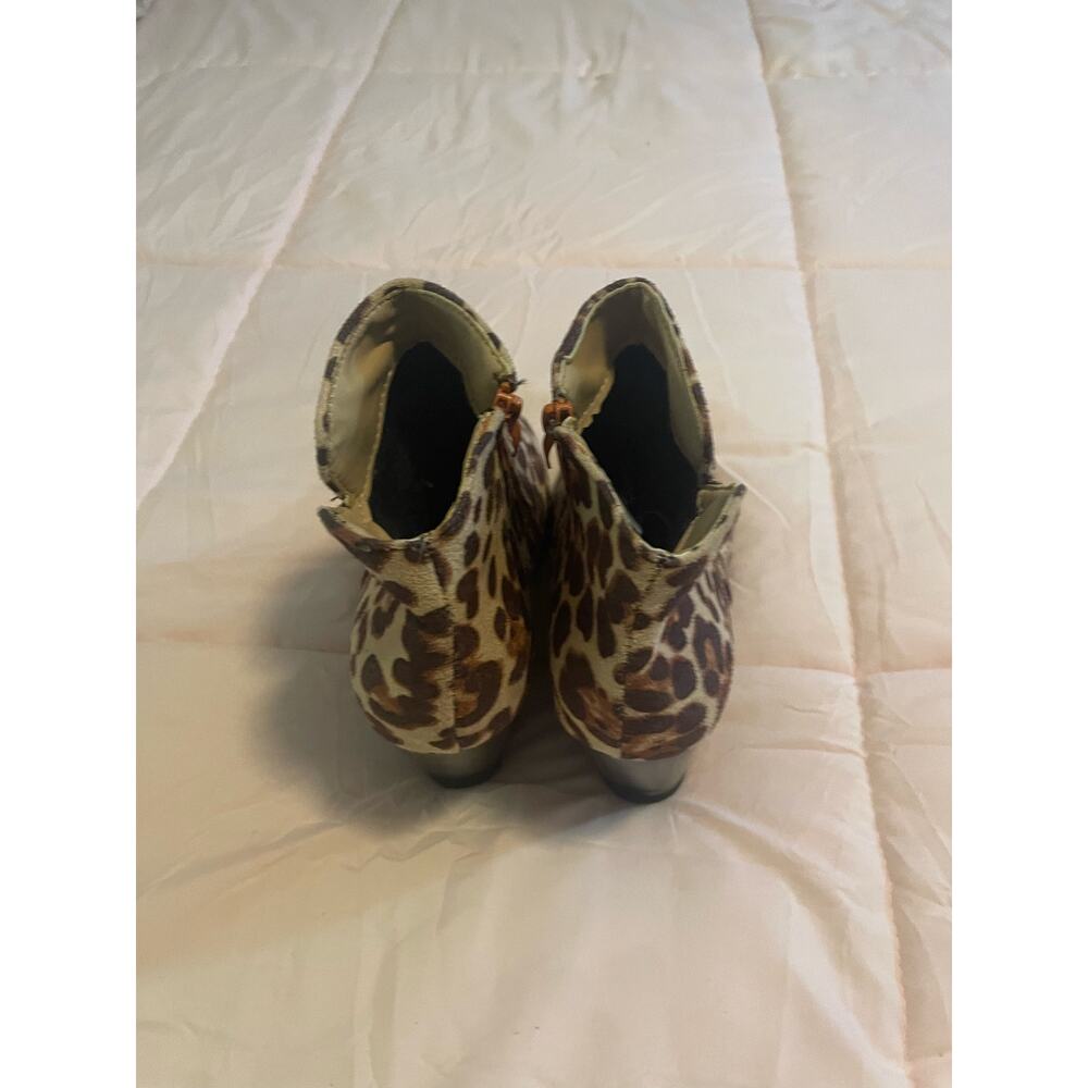 Women’s Leopard Boots Size 8 - Picture 3 of 5